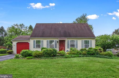 4054 Sandra Dr, York, PA 17402-5115