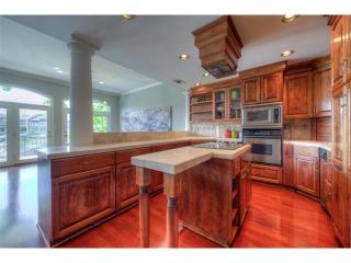 2457 Westlake Dr, Austin TX  78746-2951 exterior