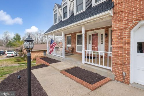 15074 Barkwood Dr, Woodbridge, VA 22193-1847