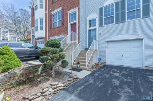 1152 Stafford St, Mahwah, NJ 07430-1369