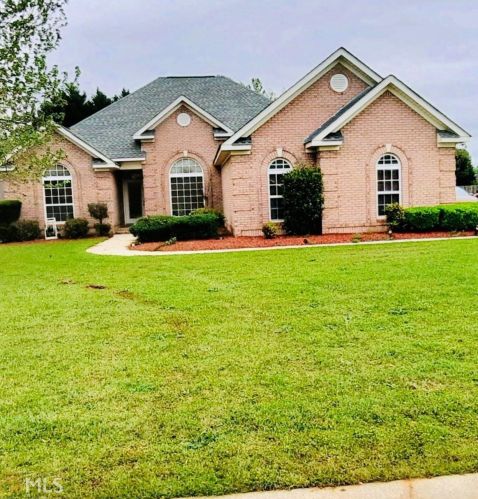 521 Quail Run Dr, Warner Robins, GA 31088-3072