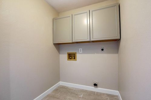 1613 San Francisco St, Carrollton TX 75007-5050 exterior