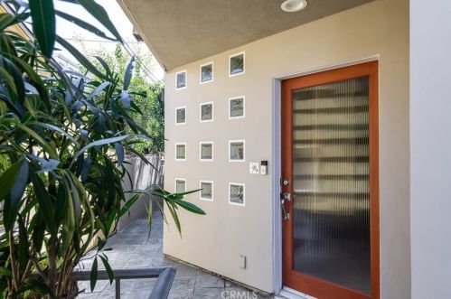 221 4th Pl, Manhattan Beach, CA 90266-5703