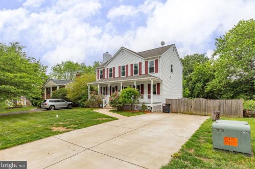 13496 Photo Dr, Woodbridge, VA 22193-3930