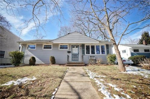 59 Willow Rd, Metuchen, NJ 08840-1052