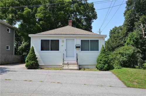 65 Pleasant St, Warwick, RI 02886-4609