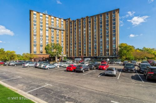 1 Renaissance Pl, Palatine IL  60067-3642 exterior