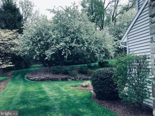 142 Bentley Ln, Lancaster PA  17603-6204 exterior