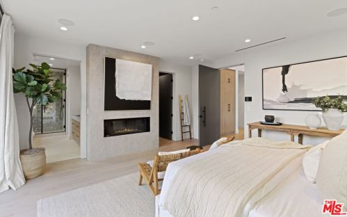 15754 Morrison St, Van Nuys CA  91436-1544 exterior