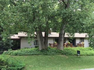 725 Park Ln, Moundridge, KS 67107-7137