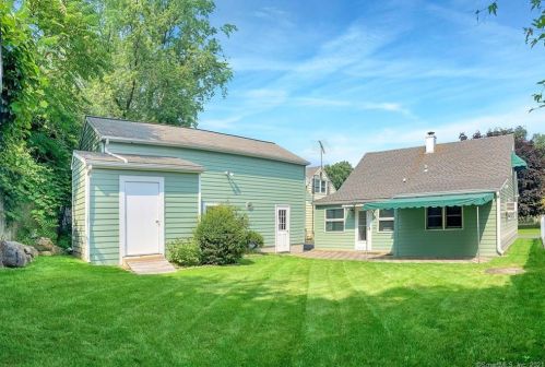 29 Hawthorne Dr, Norwalk, CT 06851-4113