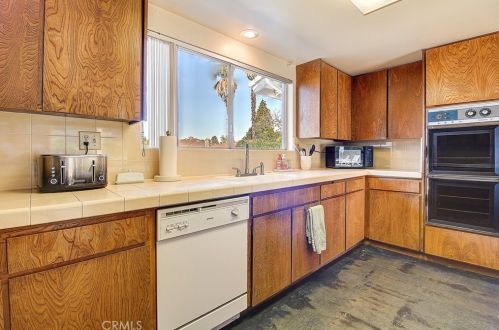 5910 Intervale Dr, Riverside CA  92506-4049 exterior