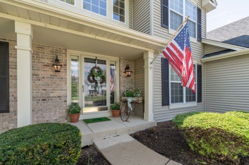 569 Lakeview Dr, Oswego, IL 60543-8751