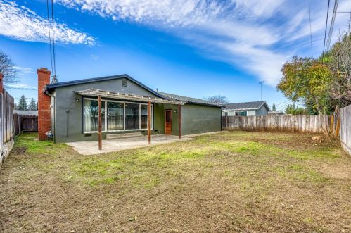1208 Sunset Dr, Lodi, CA 95240-5532