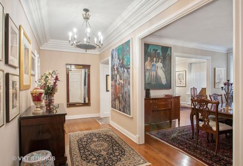 237 Delaware Pl, Chicago, IL 60611-1713