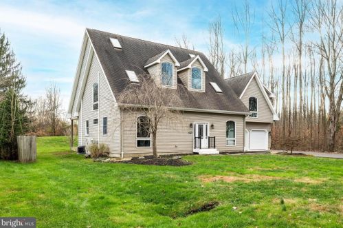 28546 School House Rd, Columbus, NJ 08022-1831