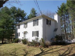9 Roberta Dr, Dover, NH 03820-4649