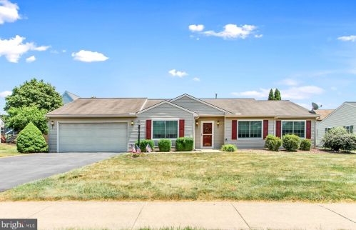 2877 Golden Villas Dr, York, PA 17408-7619