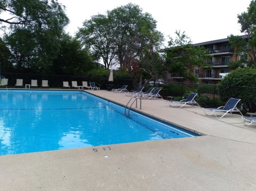 2234 Goebbert Rd, Arlington Hts IL  60005-4201 exterior