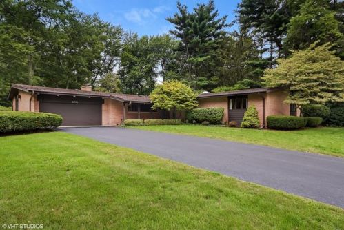 8702 Northcote Ave, Hammond, IN 46321-2726