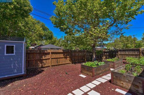 391 Maureen Ln, Concord CA  94523-2136 exterior