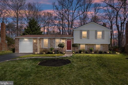 8472 Falling Leaf Rd, Springfield, VA 22153-2502