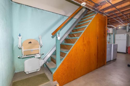 8974 Daly Rd, Cincinnati OH 45231-4637 exterior