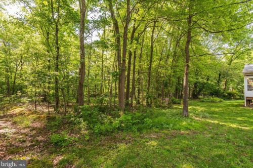 2333 Rosedown Dr, Herndon VA  20191-1631 exterior