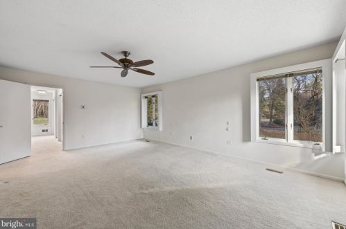1 Hemlock Ct, Princeton NJ  08540-4708 exterior