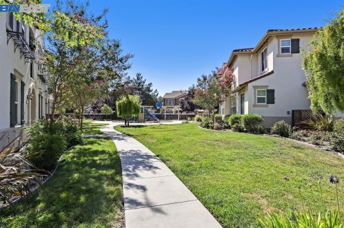 330 Belshaw Dr, Milpitas CA 95035-5472 exterior