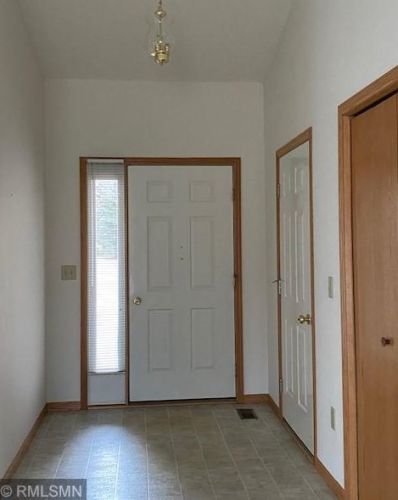 1001 Fairway Dr, Princeton, MN 55371-2243