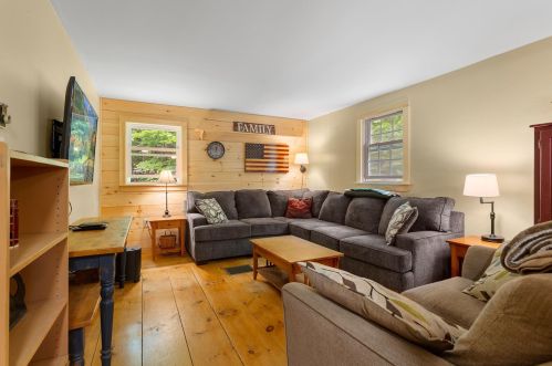 107 Upper Craney Hill Rd, Weare, NH 03281-4015