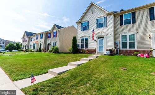 27 Streamside Pl, Falling Waters, WV 25419-4390
