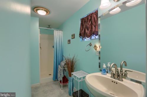 1501 Robert Rd, Lancaster PA  17601-5632 exterior