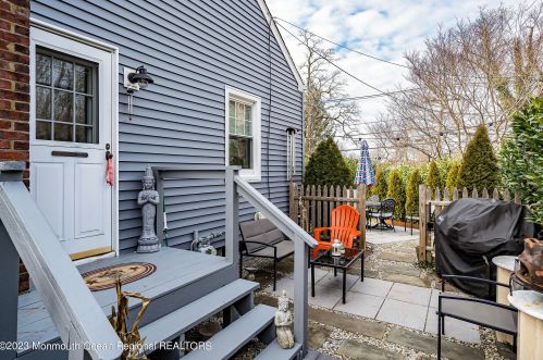 605 Front St, Tinton Falls NJ  07701-5515 exterior