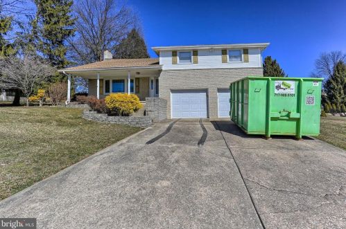 831 Twilight Dr, York, PA 17402-9242