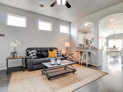 5733 Parkview Hills Ln, Fort Worth TX  76179-6715 exterior