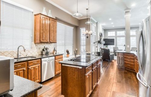 1025 Crk Bnd, Carrollton TX 75007-2787 exterior