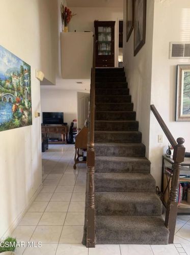 2429 Rdg Vw Ct, Simi Valley CA 93065-1923 exterior