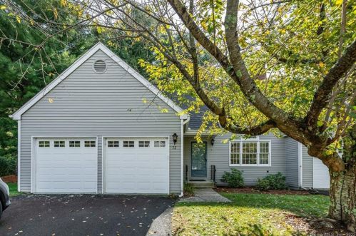 52 Woodbury Hl, Woodbury, CT 06798-2965