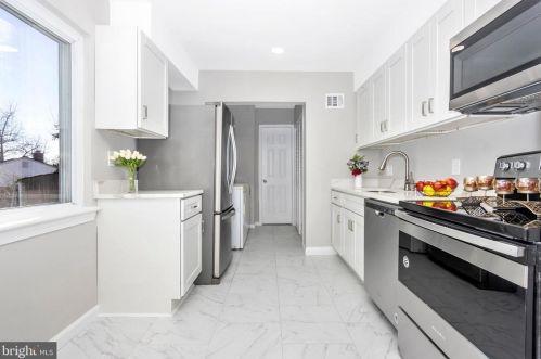 8107 Lockney Ave, Silver Spring MD 20912-7304 exterior