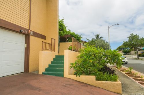 1279 Kaeleku St, Honolulu HI  96825-3005 exterior