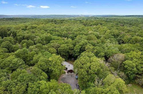 98 Vinegar Hill Rd, Gales Ferry, CT 06335-1713