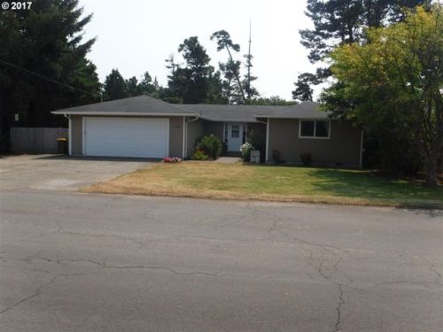 1588 20th St, Florence, OR 97439-9441