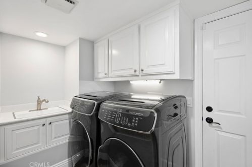 10 Vispera, Irvine CA  92620-2127 exterior