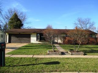 4718 Highcrest Rd, Rockford, IL 61107-2319