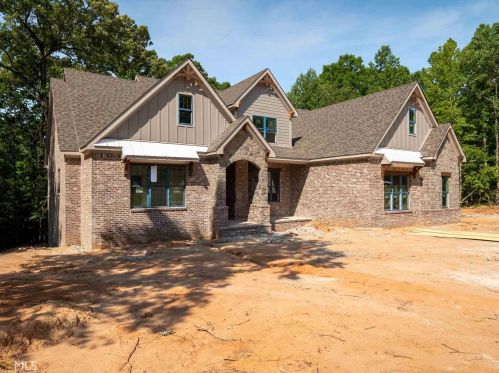305 Forest Pointe Dr, Forsyth, GA 31029-6120