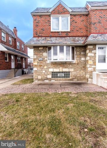 7616 Large St, Philadelphia, PA 19152-4014