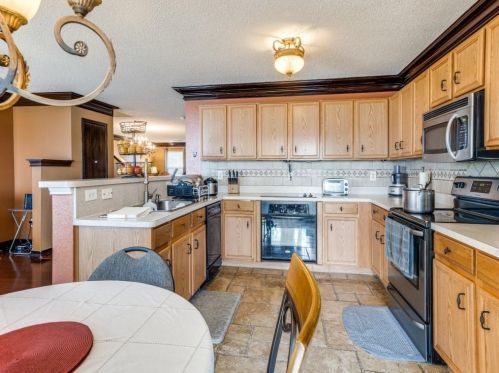 6008 Mckaskle Dr, Fort Worth TX  76119-1608 exterior