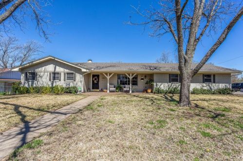 1811 Overhill Dr, Stephenville, TX 76401-2323